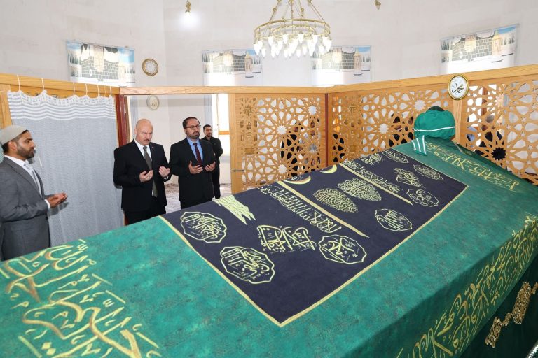 Yeni Vali Abdullah Küçük’ten İlk Ziyaret Safvan Bin Muattal Hazretleri Külliyesi’ne