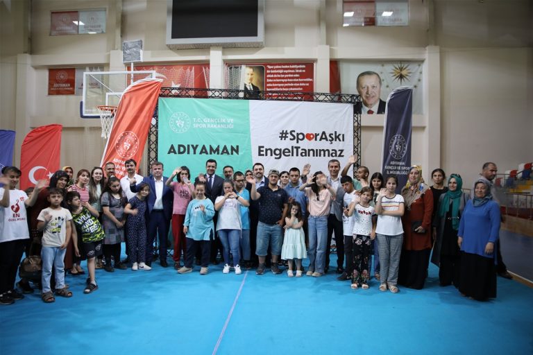 “Spor Aşkı Engel Tanımaz” Projesi kapsamında spor malzemesi dağıtıldı