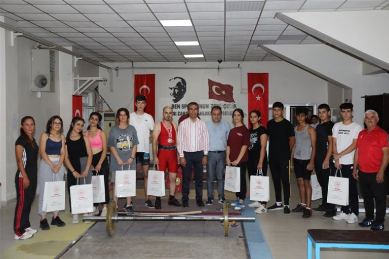 Gençlik ve Spor İl Müdürü Keleş, halter sporcularını ziyaret etti