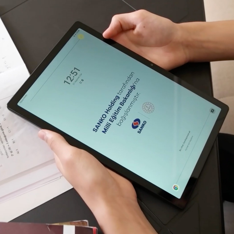 SANKO’dan öğrencilere 5 bin tablet