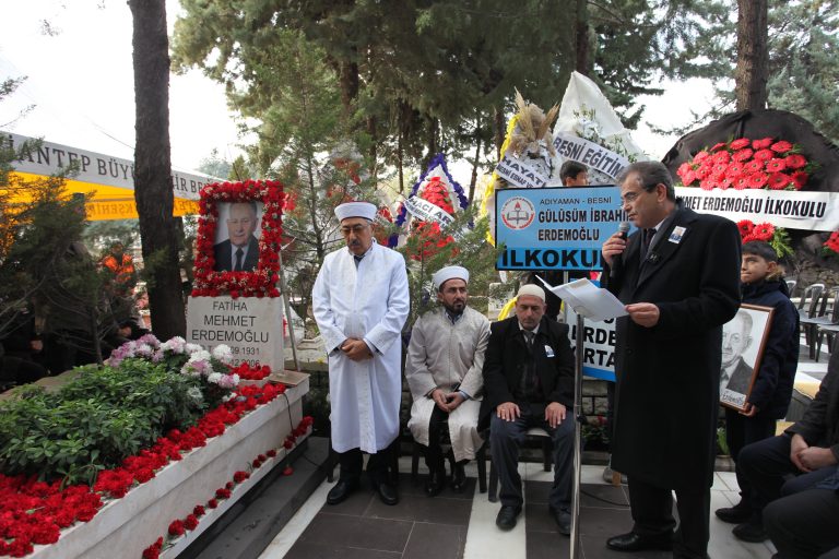 Merinos Onursal Başkanı Merhum Mehmet Erdemoğlu, mezarı başında anıldı