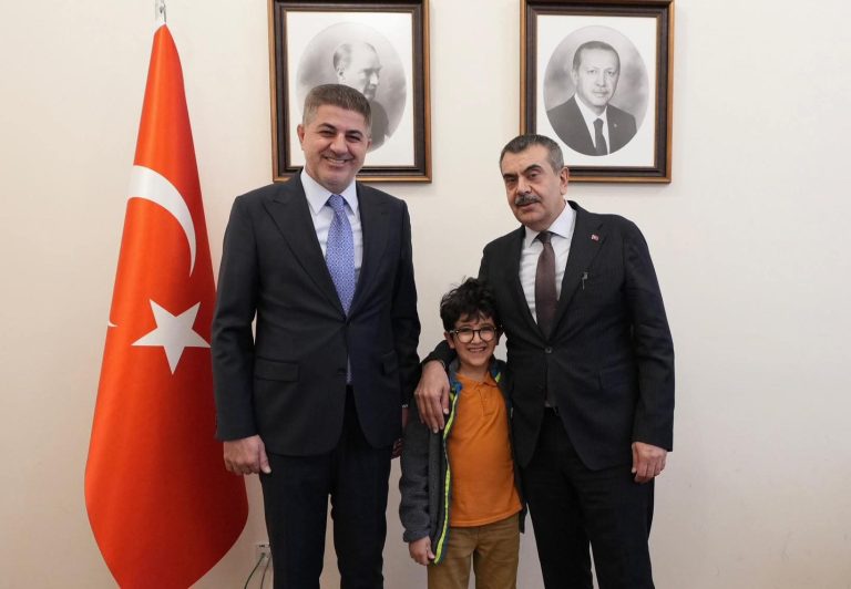 23 Nisan’da Anlamlı Ziyaret: Eymen’den Bakan Tekin’e Ziyaret